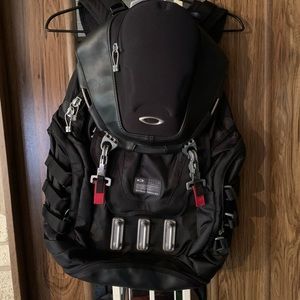 OAKLEY KITCHEN SINK BACKPACK N GREAT CONDITION